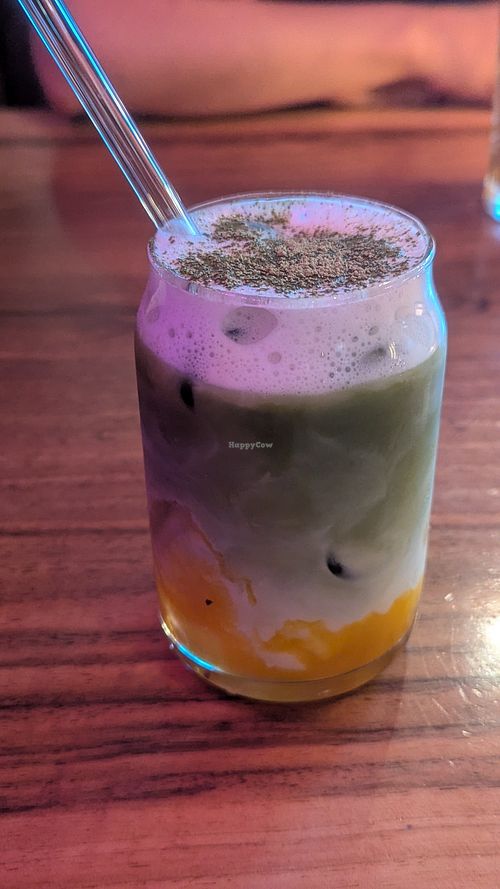 Matcha mango latte with oat milk at L'Quán in Hamburg