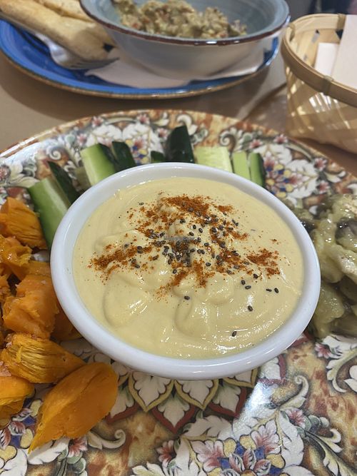 Hummus con boniato, berenjena y pepino. at Lola's Brunch in El Prat De Llobregat