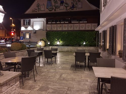 Outdoor seating (at night) at Gasthof Hirschen in Regensdorf
