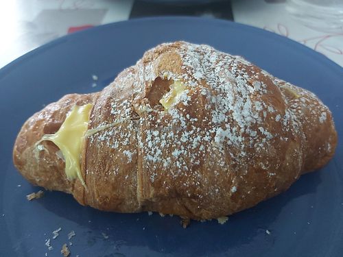 Cornetto alla crema at Vegustibus in Rome