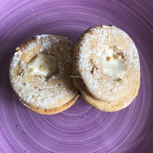Double biscuits with white chocolate cream  at Vegustibus in Rome