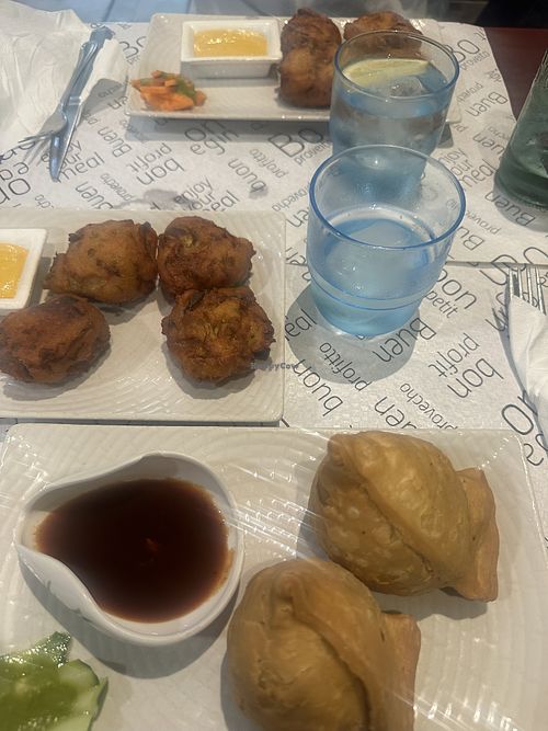 Samosa e pakora   at Vegan Mount in Barcelona
