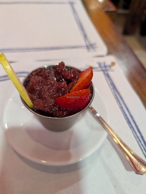 Apple crumble at Vegan Mount in Barcelona