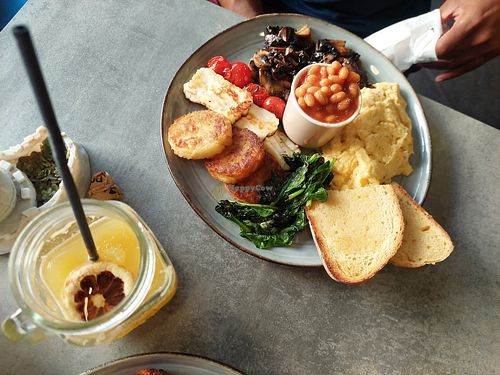 Vegetarian breakfast 13 euros at Brunch Club in Funchal
