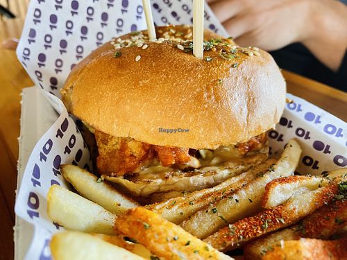 VFC Burger  at Diez de Diez - 10/10 in San Salvador