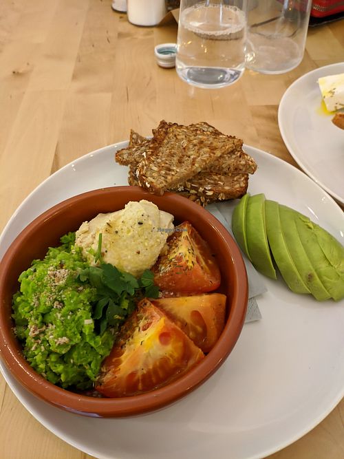 Vegan breakfast with hummus, tomatos, avocado and some mashed green peas with mint at Lamingtons in Munich