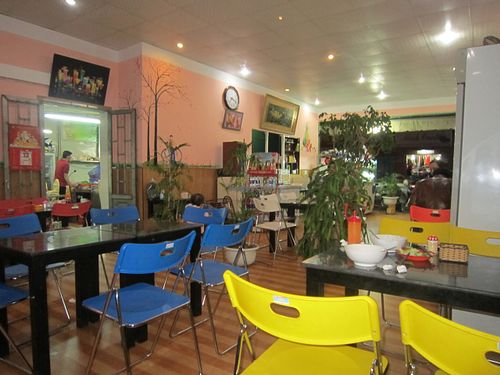 There is plenty of room in the second room of the restaurant at An Lac Tam - P2 in Da Lat