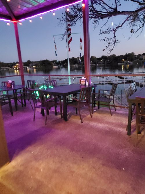 Lake veiws and live music at Boat Town Burger Bar in Kingsland