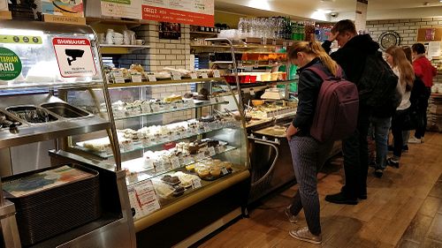 diners queuing to order from the buffet at Jagannath na Kurskoj in Moscow