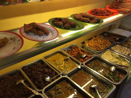 the buffet at Ce Pien Chek in 