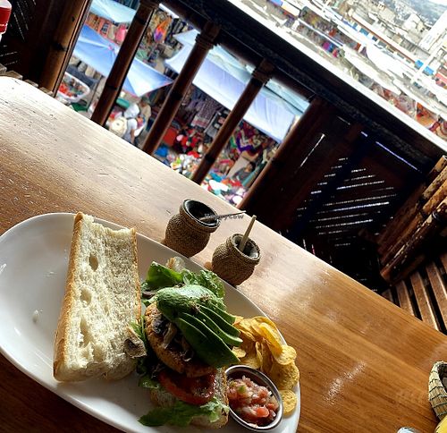 Hamburguesa de soya ( no me gustó) pan muy duro. El pico de gallo de los nachos estaba muy rico  at Buena Vista in Otavalo