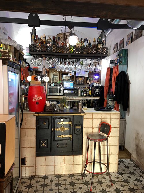 Pequeño local con amplia terraza at La Conce in Caceres