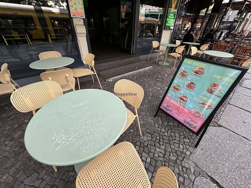 outside  at Vedang - green burger | P- Berg in Berlin
