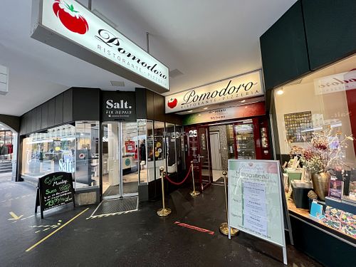 store front at Pomodoro in Bern