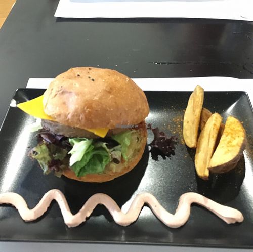 vegan burger at Copenhagen in Valencia