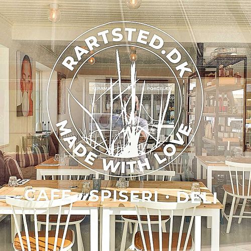 RARTSTED is a relatively small restaurant. Serving fresh fish and shellfish, also vegetarian menus. New menus every week. Make sure to book a table in advance at Rartsted in Loekken