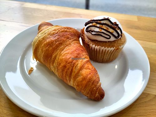 Croissant and cupcake at Cloud Cakes -  Notre Dame de Lorette in Paris