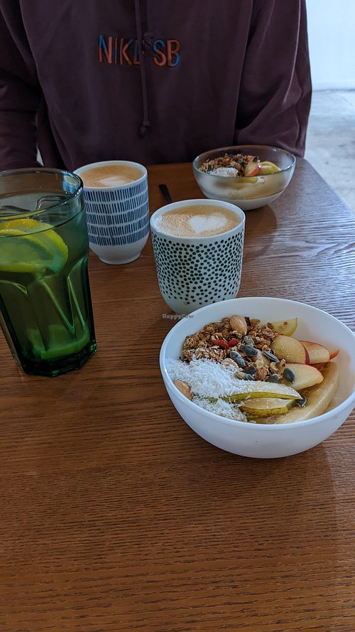 Joghurt Bowl at De Bon'heur in Marseille