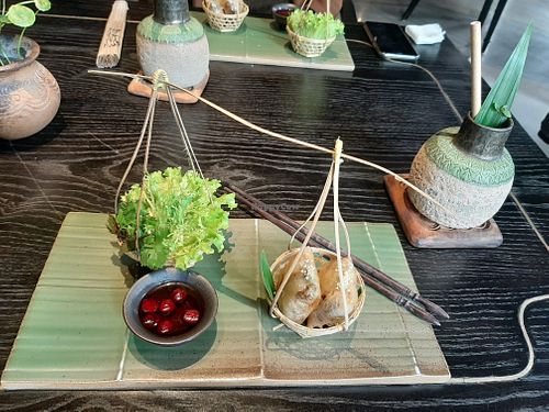 Spring rolls at Cổ Đàm Chay in Hanoi