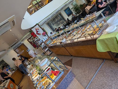 The buffet at La Vida Verde in Asuncion
