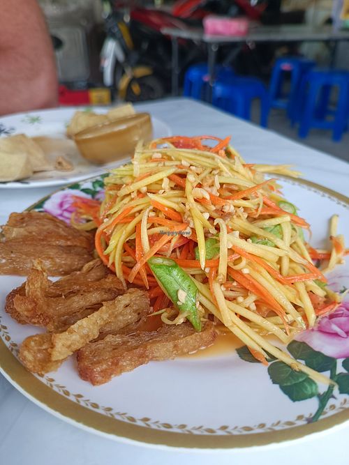 Mango salad at Tukta in Koh Tao