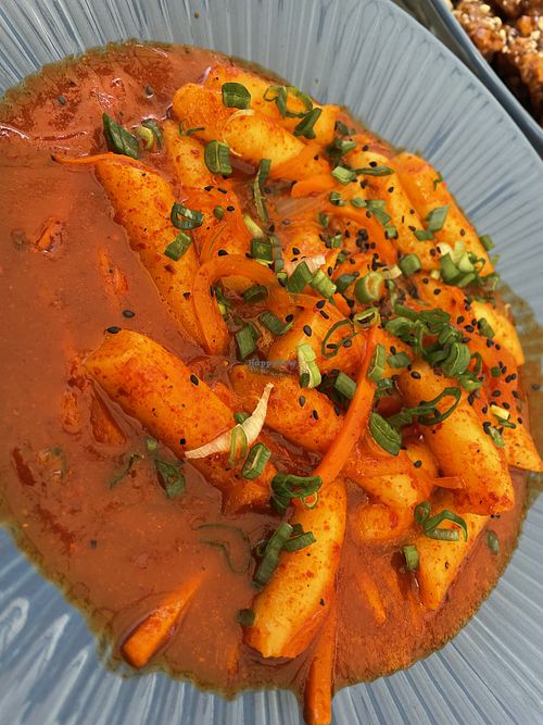 Pastelitos de arroz con salsa dulce picante, verduras y decorada con cebollín   at Lucky Seoul in Guadalajara