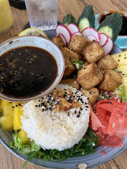 Crispy tofu poke bowl with coconut rice  at Eduardos Hideaway in Noord
