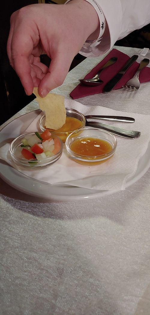 Poppadums with vegan dips at Jaipur Indian Restaurant in Fuerteventura