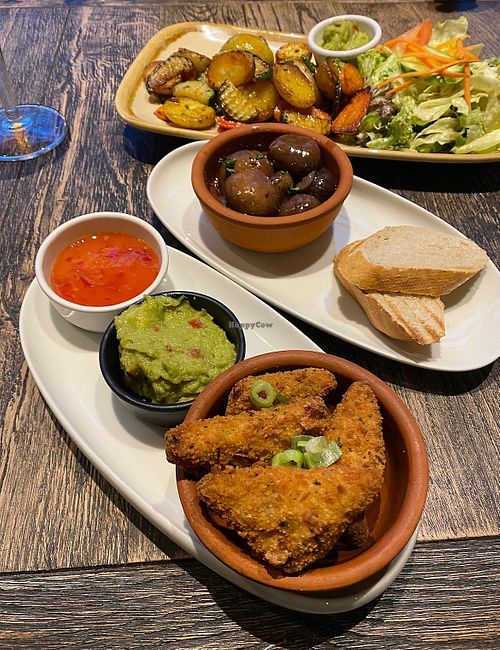 Kartoffel-Gemüse-Pfanne mit Salat; Tapas (marinierte Champignons, Gemüseecken, Dips)  at Lieblingsplatz in Amberg