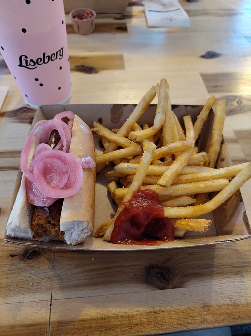 Vegan sausage with BBQ-sauce and pickled onion. The chips were nice at Korvhallen in Gothenburg