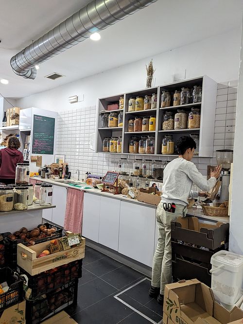 grinding coffee beans at Red Verde in Sevilla