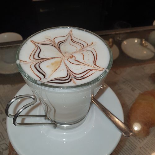 Latte macchiato di soia at Le Petit Café in Casalecchio Di Reno