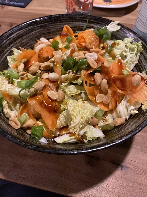 Auf Wunsch mit Tofu (etwas zu trocken und Chinakohl sollte Bio sein). Eingelegte Gurken Source ist der Hammer. Chilli fehlt. Aber trotzdem lecker!  at Ramen Kitchen in Mainz