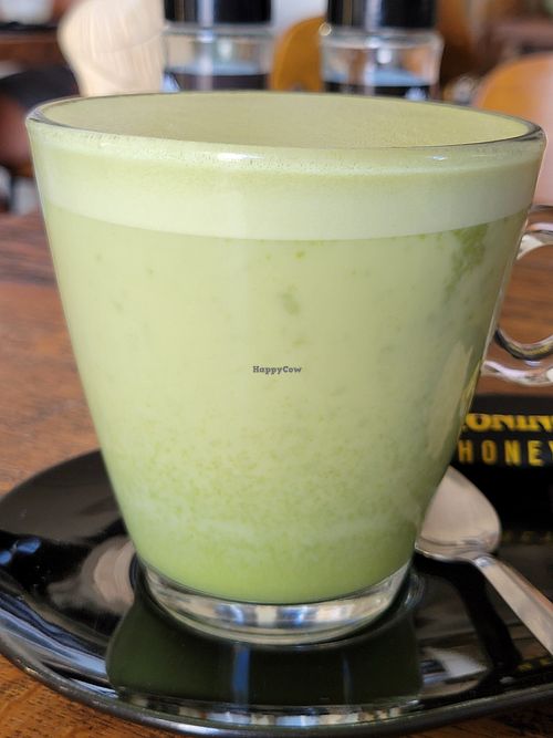 Matcha oat latte at La Reina in Willemstad