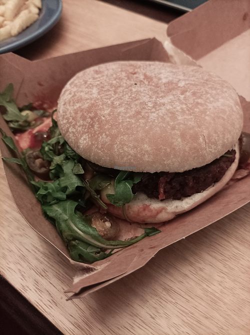 Vegan BBQ Burger - mit Jalapenos und Röstzwiebeln at Pizza Max in Hamburg