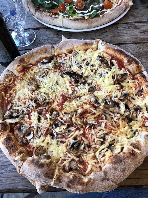Vegan Funghi Pizza  at Happy Italy - Bergweg in Rotterdam