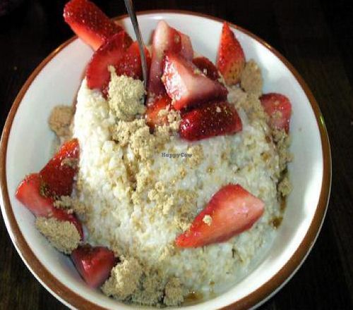 oatmeal with strawberries and brown sugar at Filter in Chicago