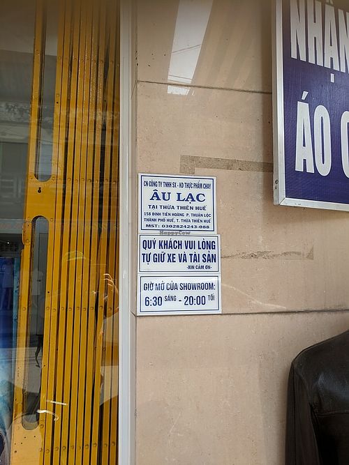 Address and hours at Au Lac in Hue