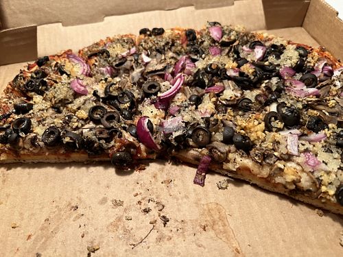 Regular crust and red sauce with mushroom, red onion, olive, basil and garlic with vegan cheese.   at Mountain Mike's Pizza in Pleasanton