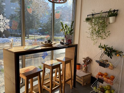 The interior desing is so nice🤩 #Veganuary at Smoothie Land in Krusevac