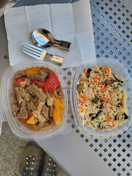 Seitan with onions and peppers; arroz with veggies at Veggie Sue's in Salamanca
