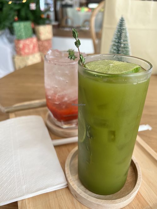 Green tea with lemon and stevia at Healthi Bliss in Bangkok
