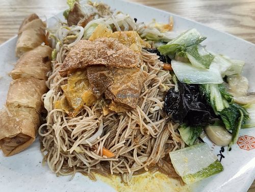 Economic bee hoon with green veggies + curry and fried Spring rolls at Uniquely Vegetarian 优素 in Central Singapore