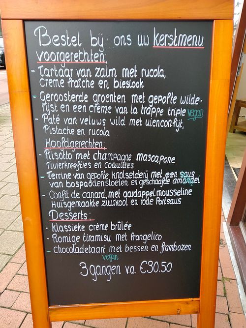 Daily menu with labeled vegan options at Goed Eten in Velp