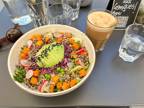 Iced coffee with salad  at Cosmiques Hôtel Restaurant in Chamonix-mont-blanc