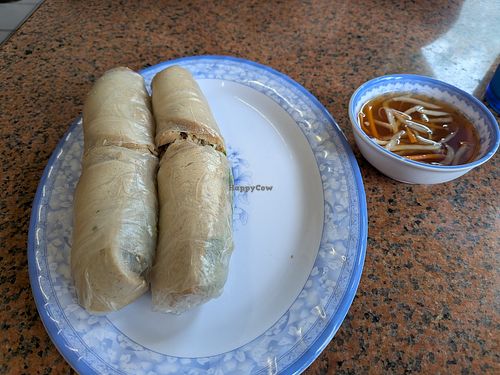 Summer roll at Thuong An lac in Honolulu