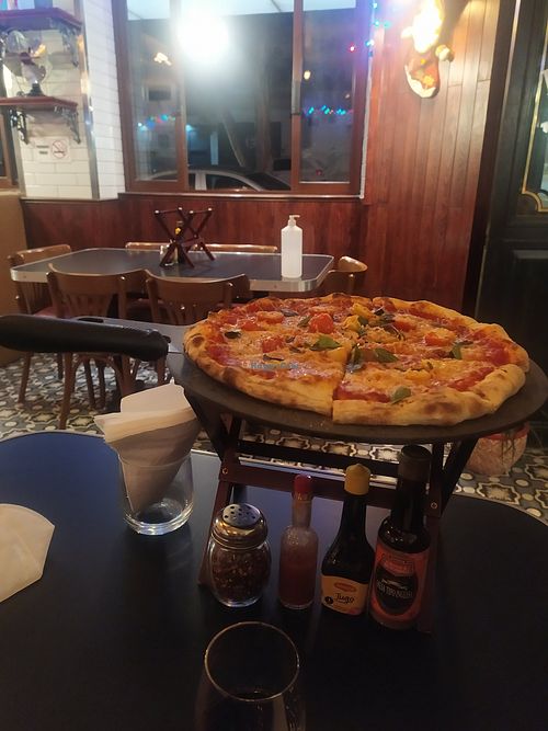 Actually a non vegan trattoria BUT they have (delicious) vegan cheese option!!! Also applies for calzones!!! Such a nice  and cozy place to have vegan dinner in San Luis Potosí. I at Buba's Trattoria in San Luis Potosi