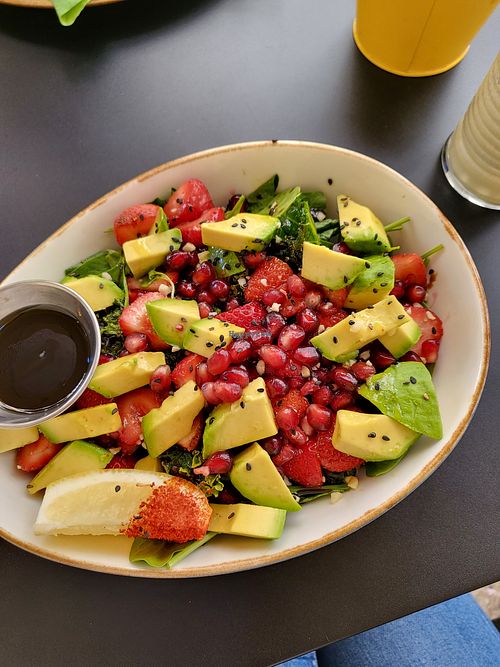 Rainbow salad at Brunchit in Malaga