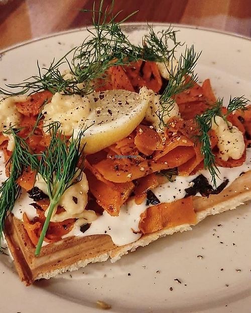 Wunderwaffel mit Karotten 🥕 Lachs at Formidable Pelikan in St Gallen