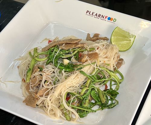 Gut Green - stir-fried rice noodles #Veganuary at Gut Green Vegan Food กัตกรีน วีแก้น ฟู้ด in Bangkok